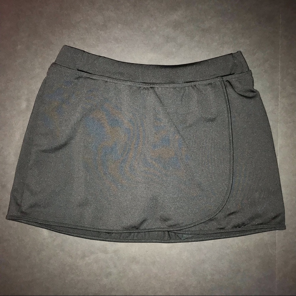 Aspire mini wrap style skirt built in shorts women’s medium